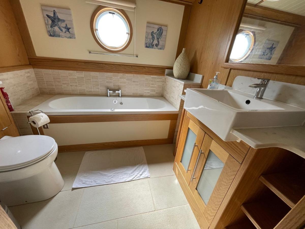 Luxury Boat - The Thistle Dream Uxbridge Extérieur photo