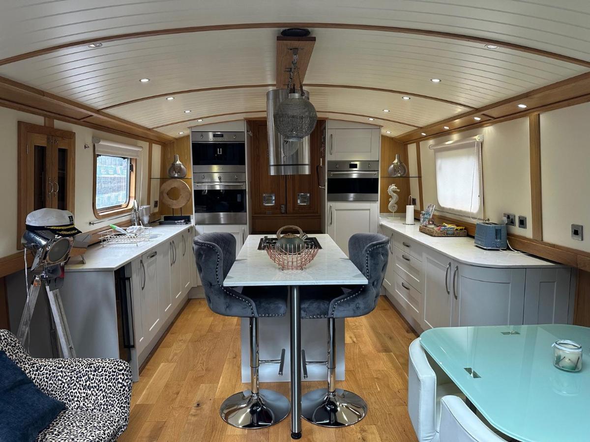 Luxury Boat - The Thistle Dream Uxbridge Extérieur photo
